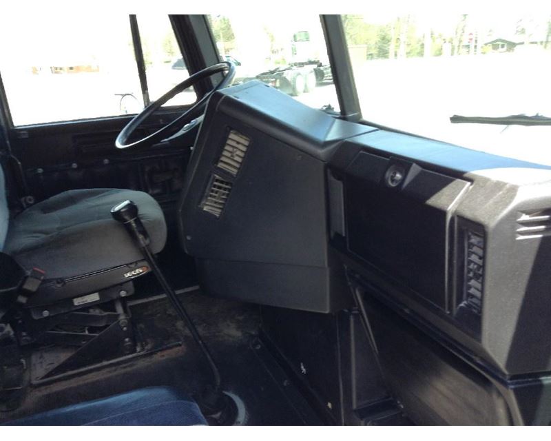 Freightliner fld radiator overflow bottle surge