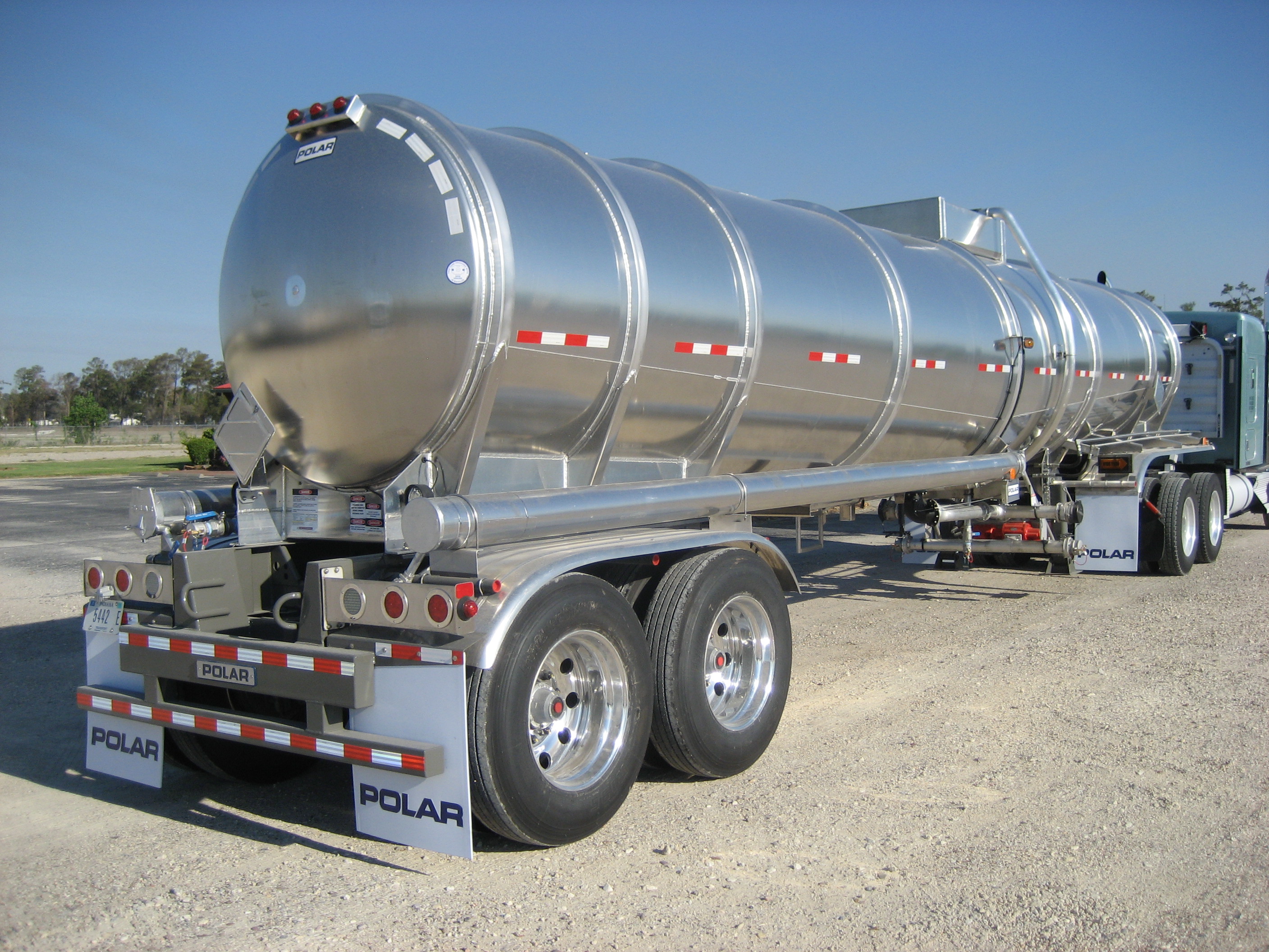 2015 Polar 8400 Gal Alum Double Conical Crude Oil Tank Trailer For Sale 