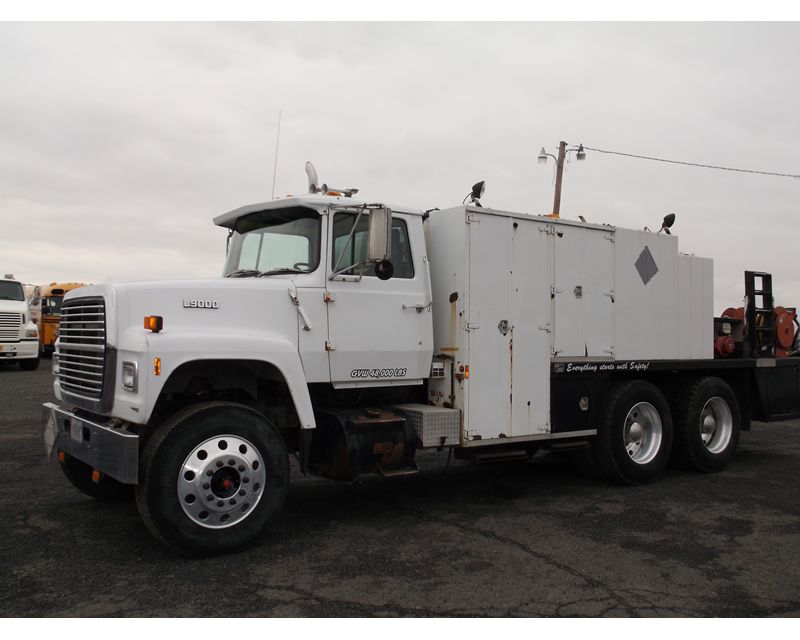 Ford l9000 lube #8