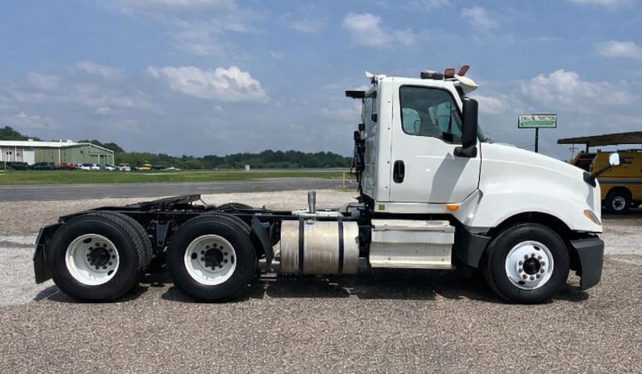 Day Cab Semi Truck, Freightliner Cascadia