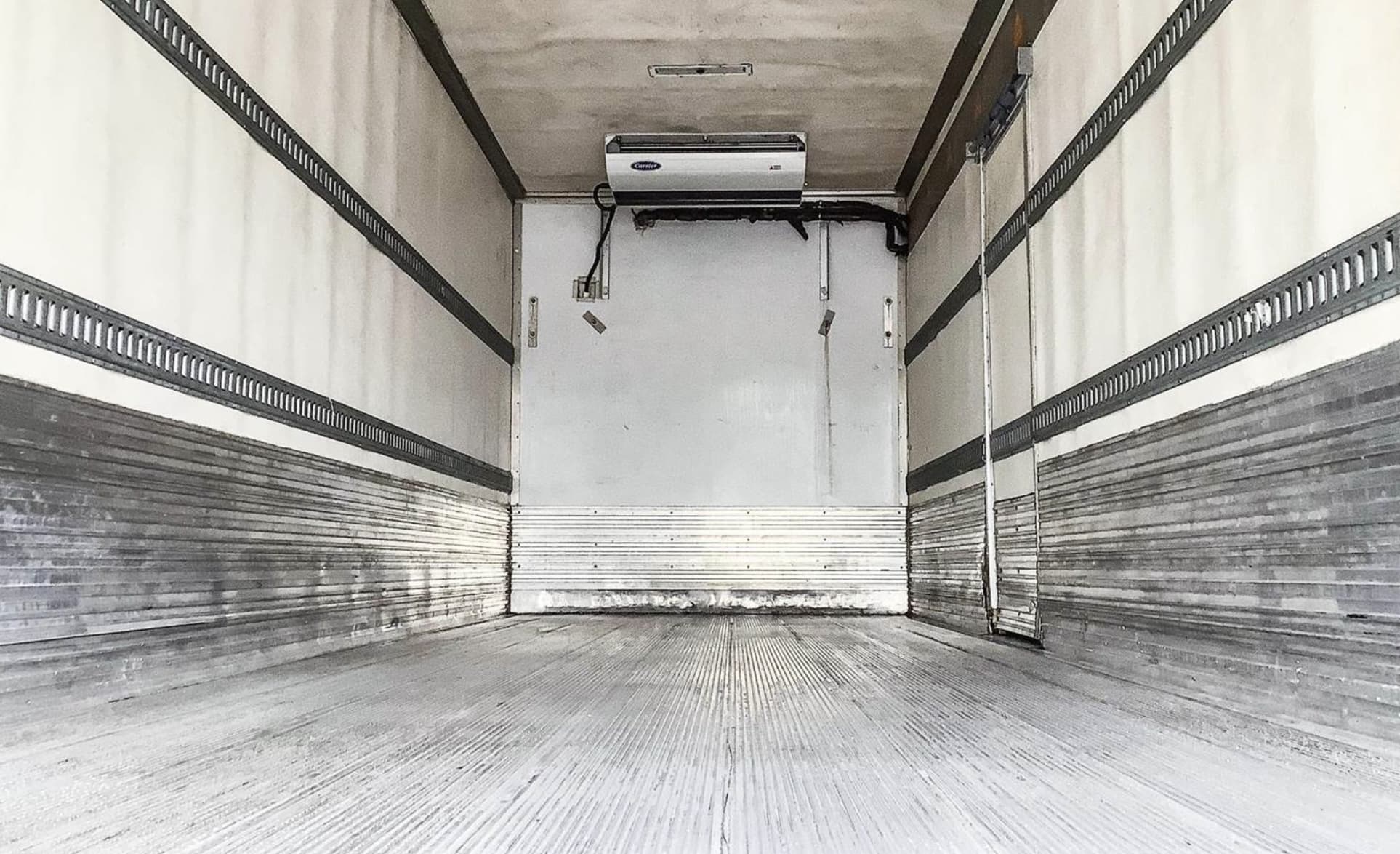 metal floor reefer box truck 