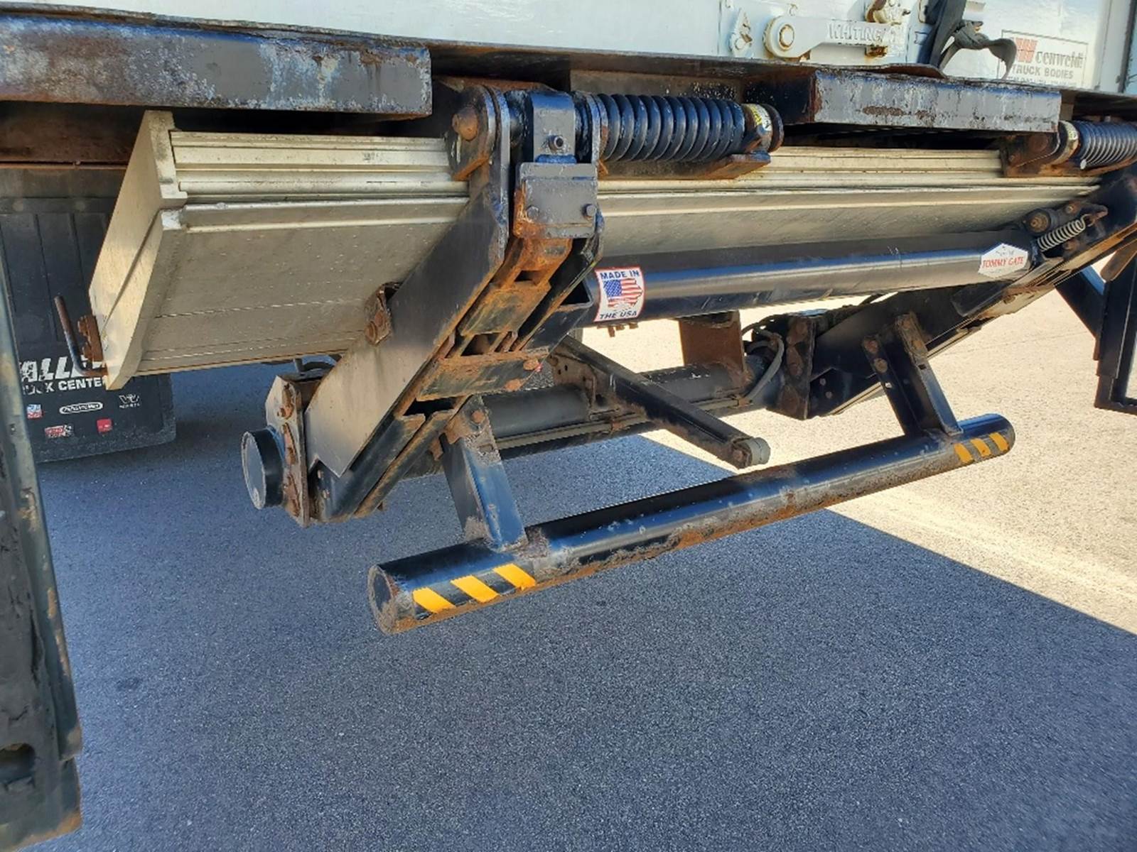 tuck under lift gate