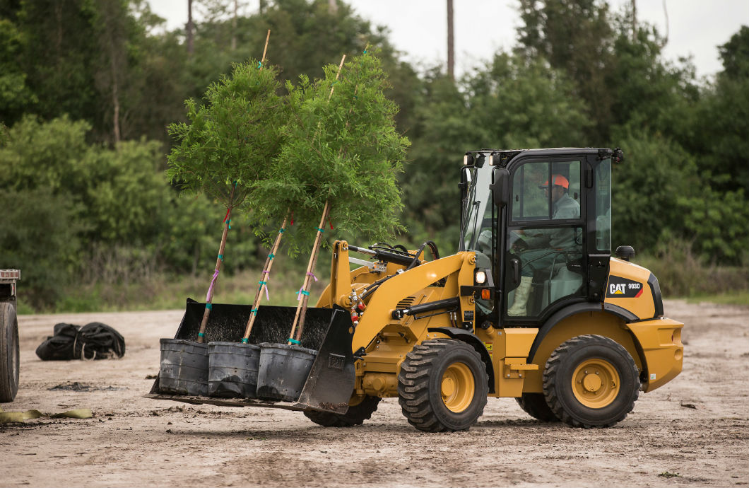 Cat 903D with bucket