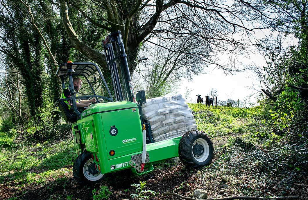  electric MOFFETT truck mounted forklift