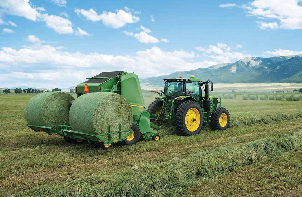 John Deere 560M Round Baler with A520R Plus2 Accumulator