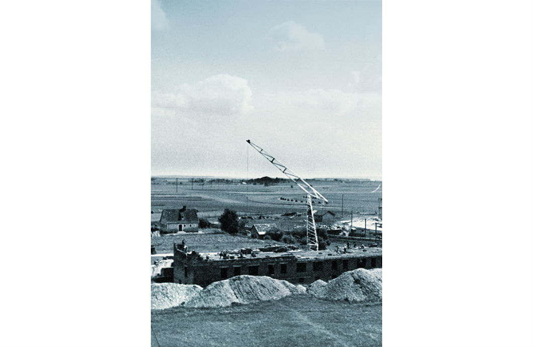 The TK 10 took two to three hours to assemble, compared to the usual cranes at that time, which took several days to erect.