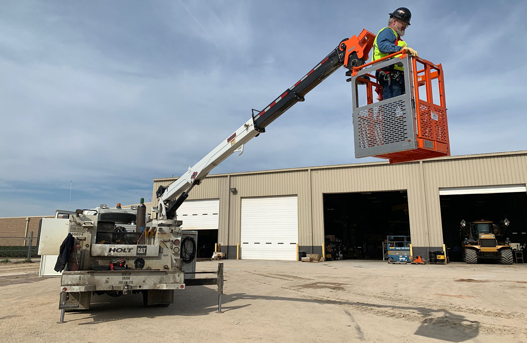 LiftWise® Introduces Single Man Folding Baskets for Service Cranes LiftWise® Introduces Single Man Folding Baskets for Service Cranes