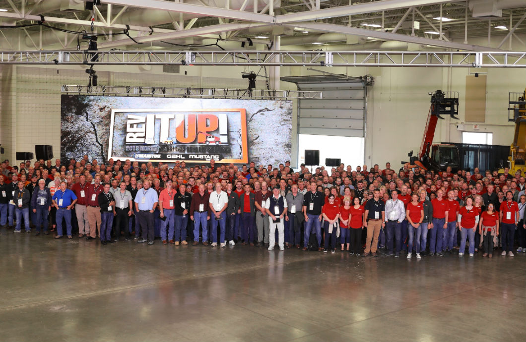 Manitou 2018 dealer meeting group photo