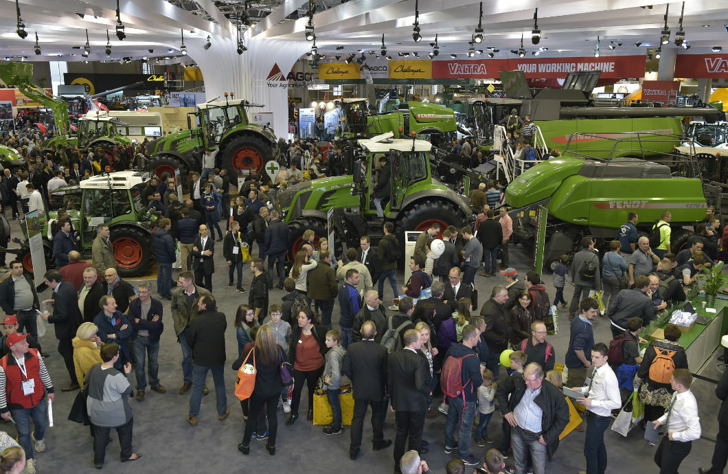 Sima crowd