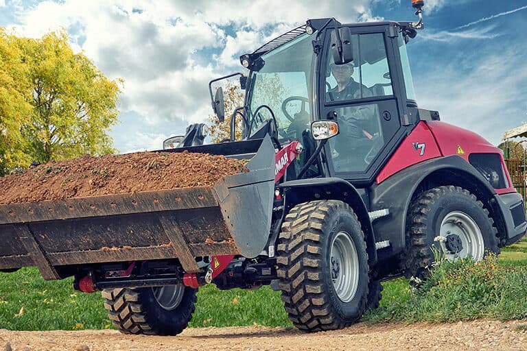 yanmar v7 wheel loader in action